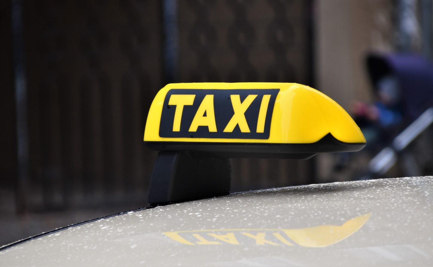 Цифровая трансформация рынка такси: как технологии меняют аренду